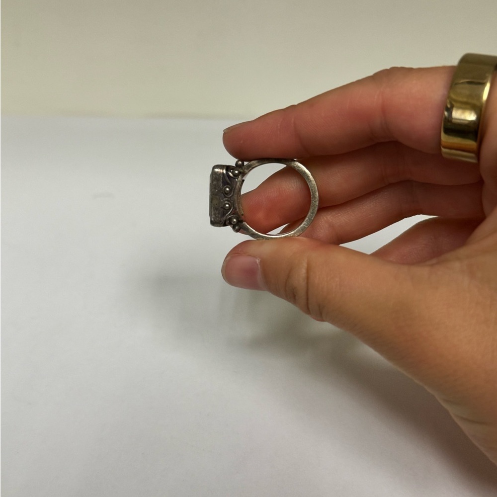 Elegant Silver and Purple Ring - Picture 5 of 5